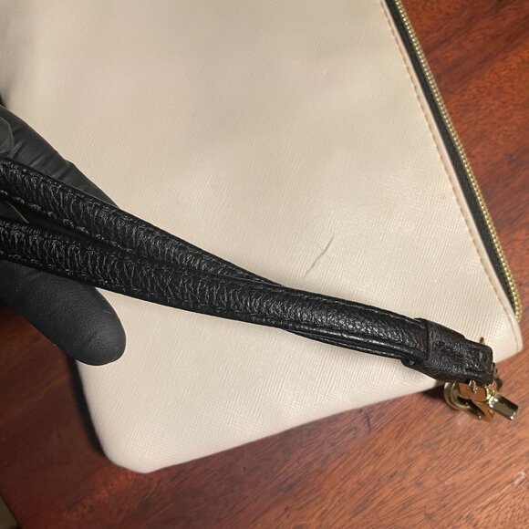 Pistachio Green and White Wrislet Clutch || Betsey Johnson || Good Condition - Picture 6 of 8